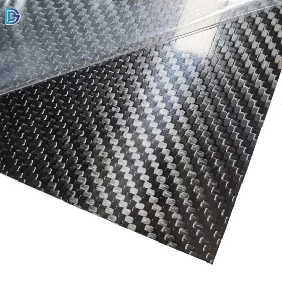 Folha de painel de fibra de carbono de fábrica na China Placa brilhante 400X500X0,5mm Sarja lisa fosca para avião agrícola Composto de piso aeroespacial para iate